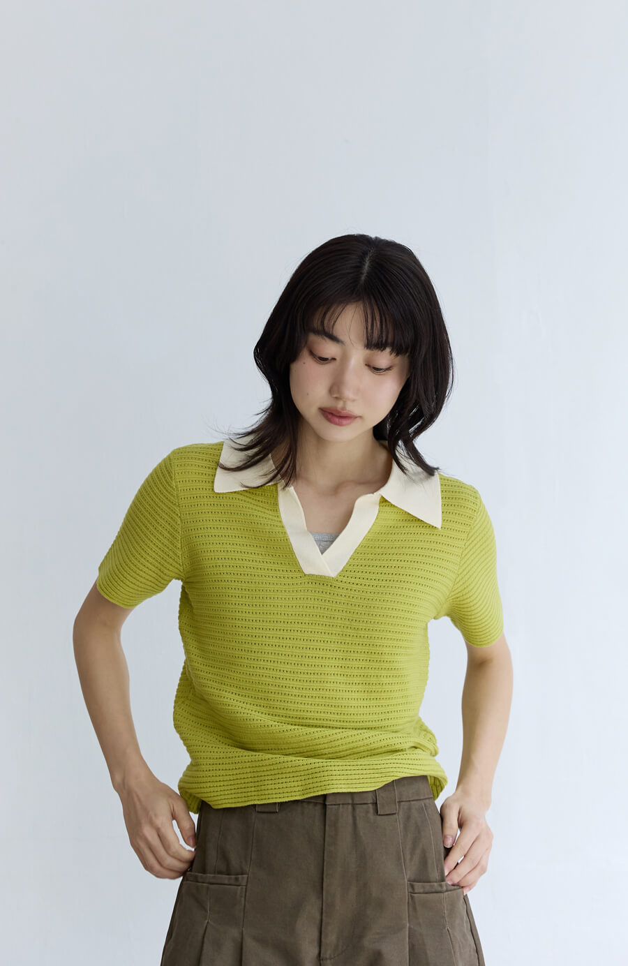 織紋撞色V型櫬領短袖上衣