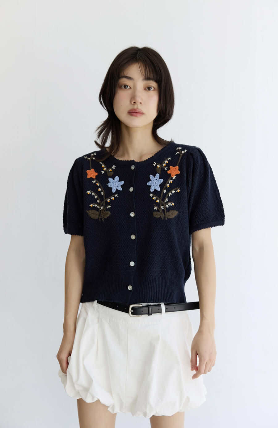 闆娘自留秋日花語排釦澎袖上衣