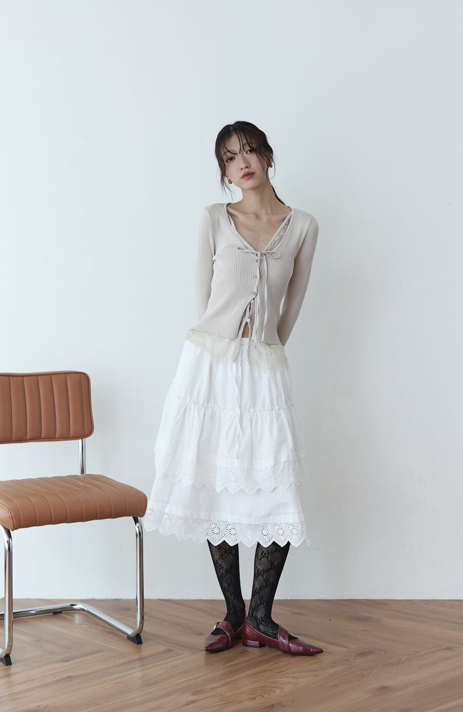 拼接蕾絲V領織紋長袖上衣 2色