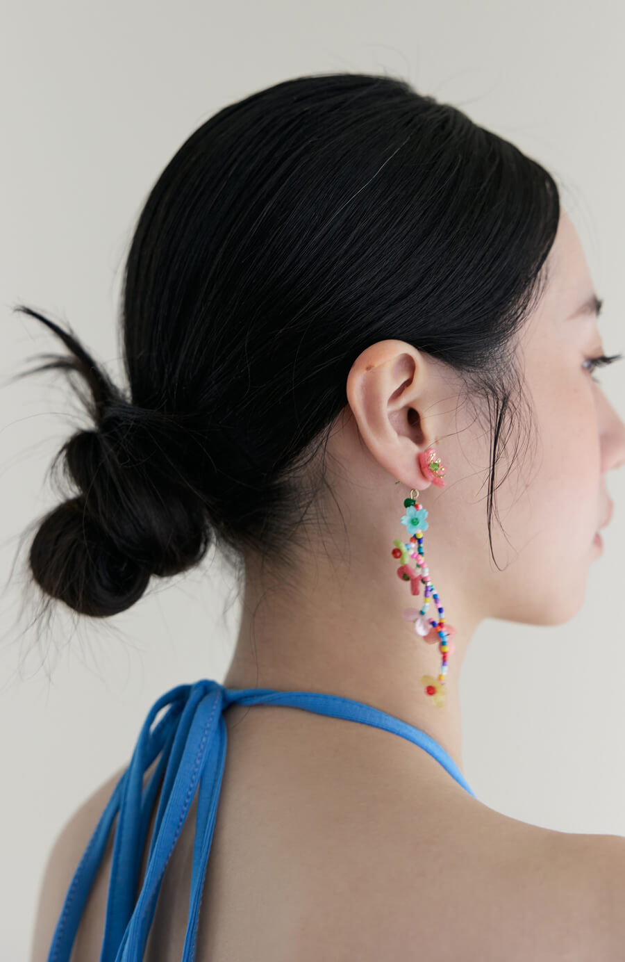 彩珠花朵垂墜耳針
