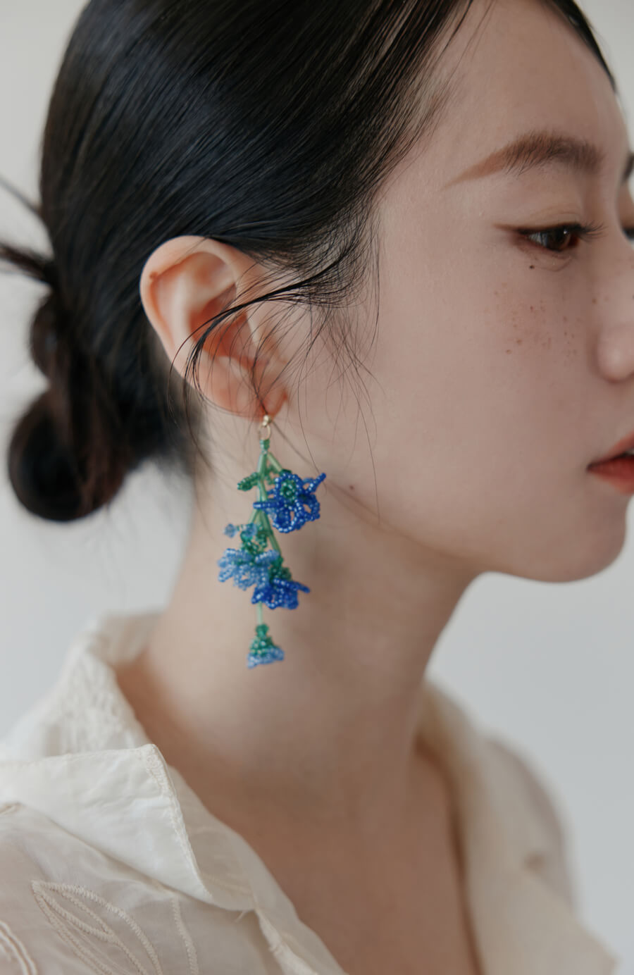 藍花串珠垂墜耳針