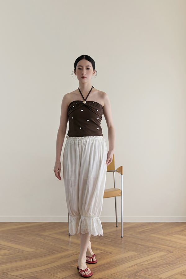 MOSDRESS 抓皺綁帶珍珠圓片平口上衣 平口版型