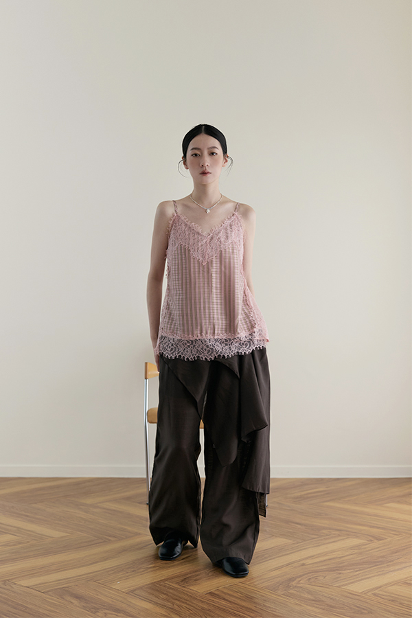 MOSDRESS 復古格紋蕾絲細肩背心 正面穿搭