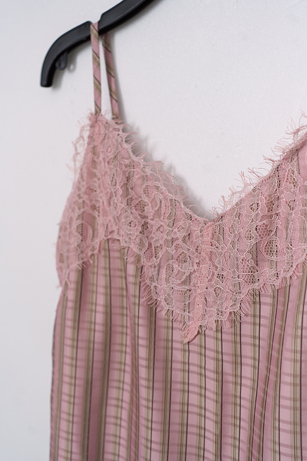 MOSDRESS 復古格紋蕾絲細肩背心 版型展示