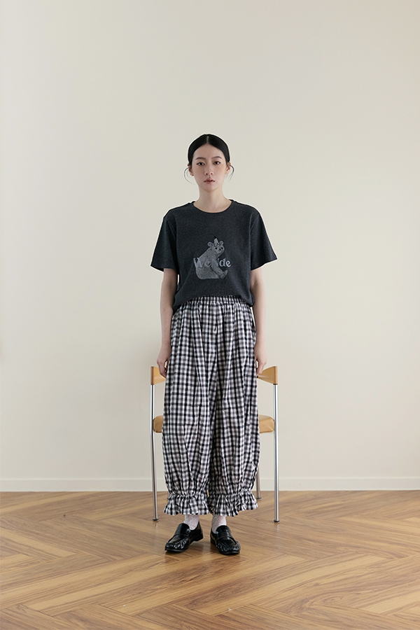 MOSDRESS 療癒小熊印花短袖上衣 小熊印花細節