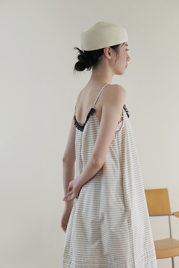 MOSDRESS 訂製細條紋蕾絲荷葉細肩洋裝 背面版型