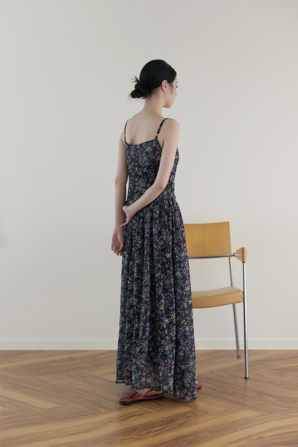 MOSDRESS 碎花雪紡細肩長洋裝 背面版型