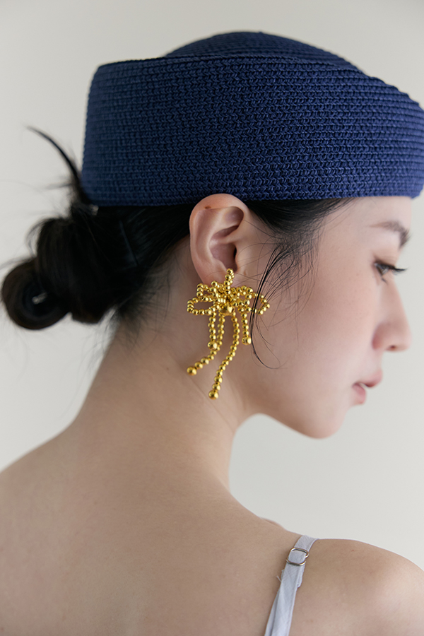 MOSDRESS 金色流蘇花朵造型耳針 花朵造型細節