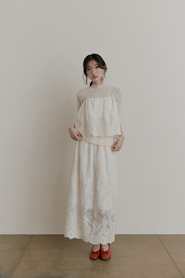 MOSDRESS 訂製刺繡蕾絲細肩上衣 日系蕾絲層次穿搭