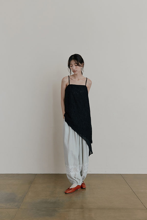 MOSDRESS 不規則蕾絲雪紡細肩背心 黑色蕾絲背心穿搭