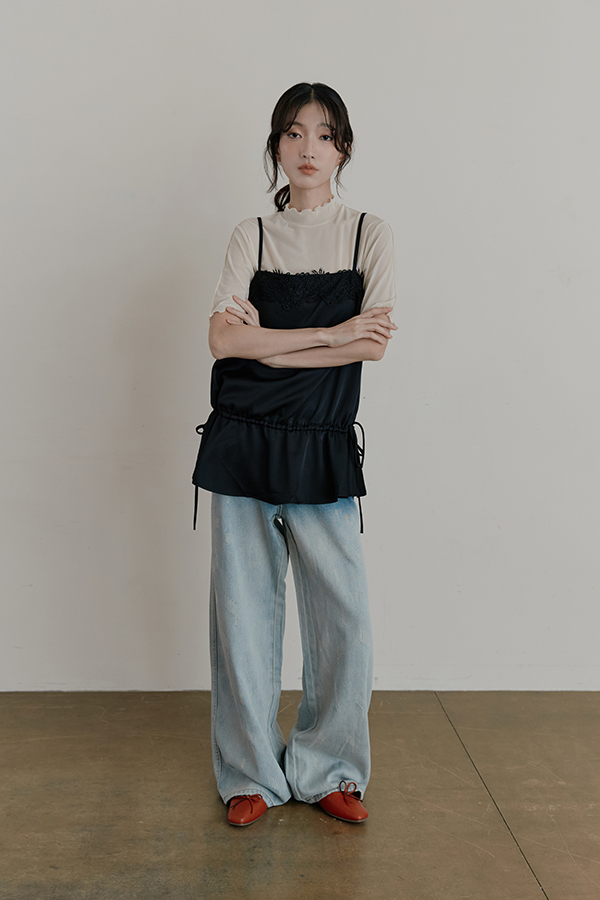 MOSDRESS 蕾絲緞面裙擺細肩背心 黑色蕾絲背心層次穿搭