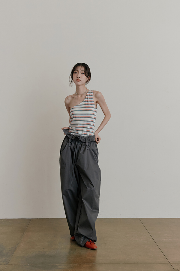 MOSDRESS 斜肩條紋抓皺背心 白色斜肩上衣夏日穿搭
