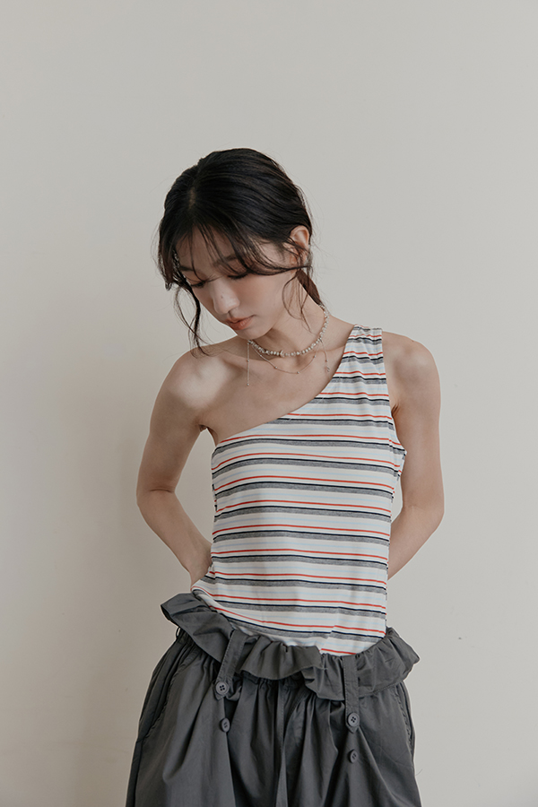 MOSDRESS 斜肩條紋抓皺背心 白色條紋背心日常休閒穿搭