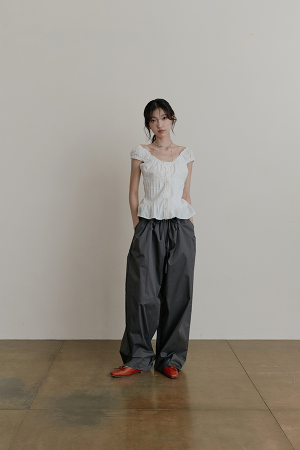 MOSDRESS 抓皺荷葉排釦綁帶上衣 荷葉上衣日系女孩穿搭