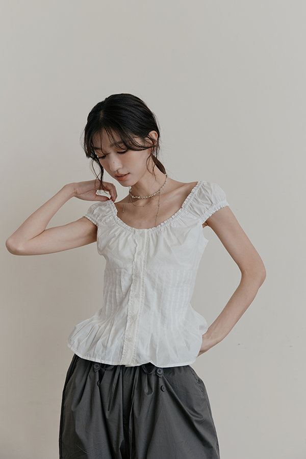 MOSDRESS 抓皺荷葉排釦綁帶上衣 排釦上衣夏日約會穿搭