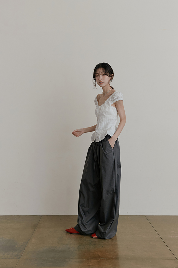 MOSDRESS 抓皺荷葉排釦綁帶上衣 綁帶荷葉上衣女孩感造型