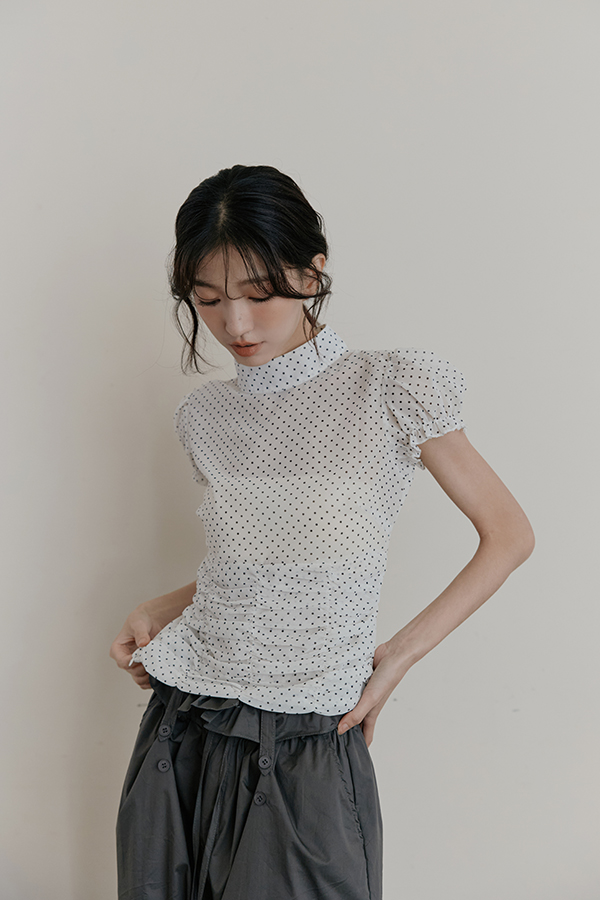 MOSDRESS 點點抓皺澎袖上衣 白色抓皺上衣女孩感造型