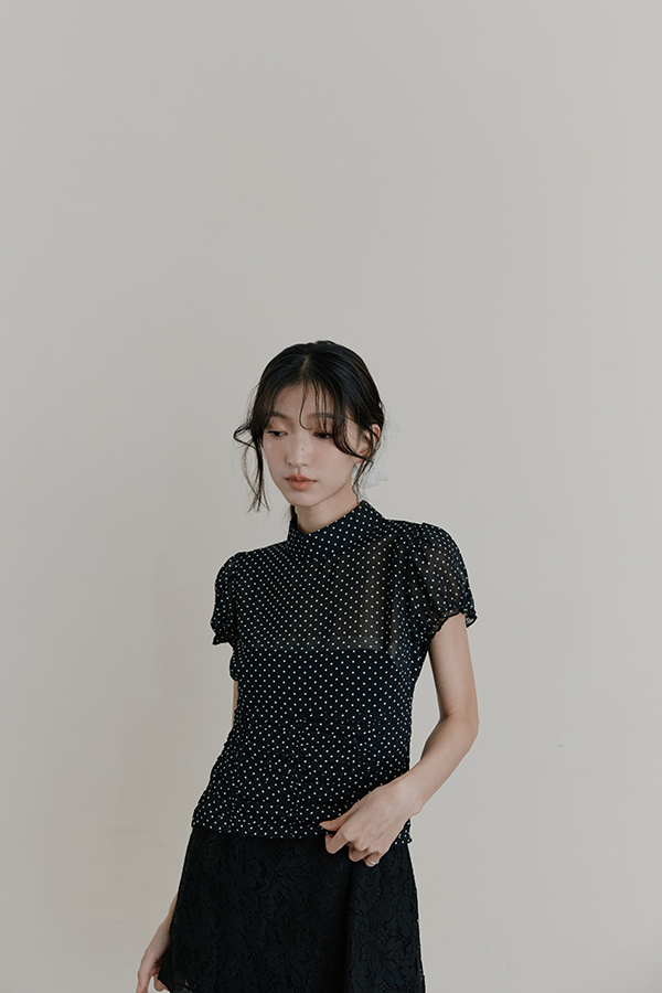 MOSDRESS 點點抓皺澎袖上衣 黑色澎袖上衣復古穿搭