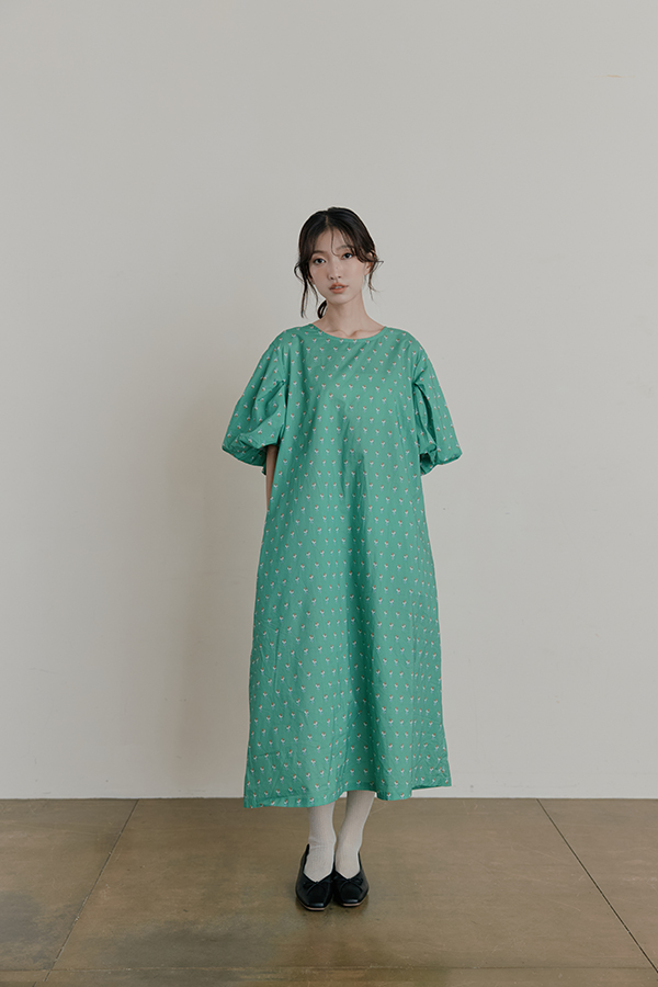 MOSDRESS 滿版碎花澎袖洋裝 綠色長洋裝度假穿搭