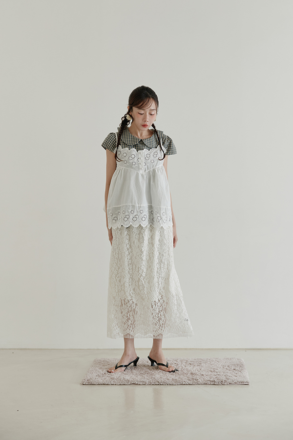 MOSDRESS 復古格紋圓領上衣 2色，深綠復古格紋模特實穿