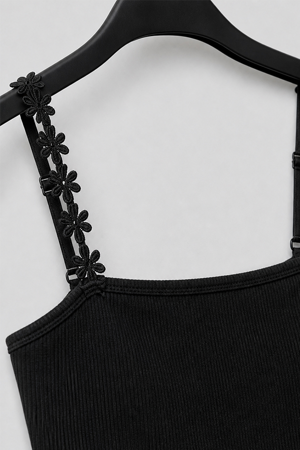 MOSDRESS 小花肩帶平口 Bra Top 商品剪裁與質感