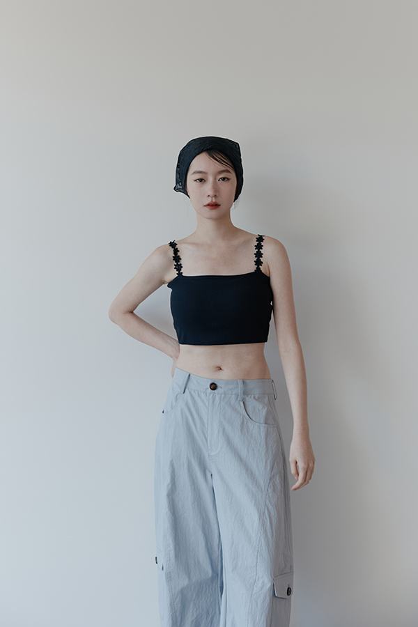 MOSDRESS 小花肩帶平口 Bra Top 不同搭配輪廓