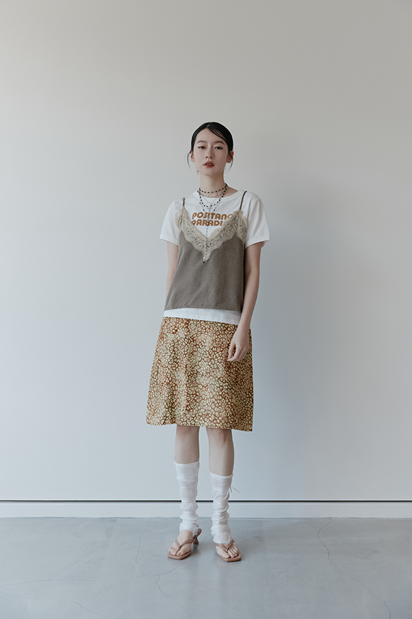 MOSDRESS 蕾絲滾邊細肩背心 整體實穿造型