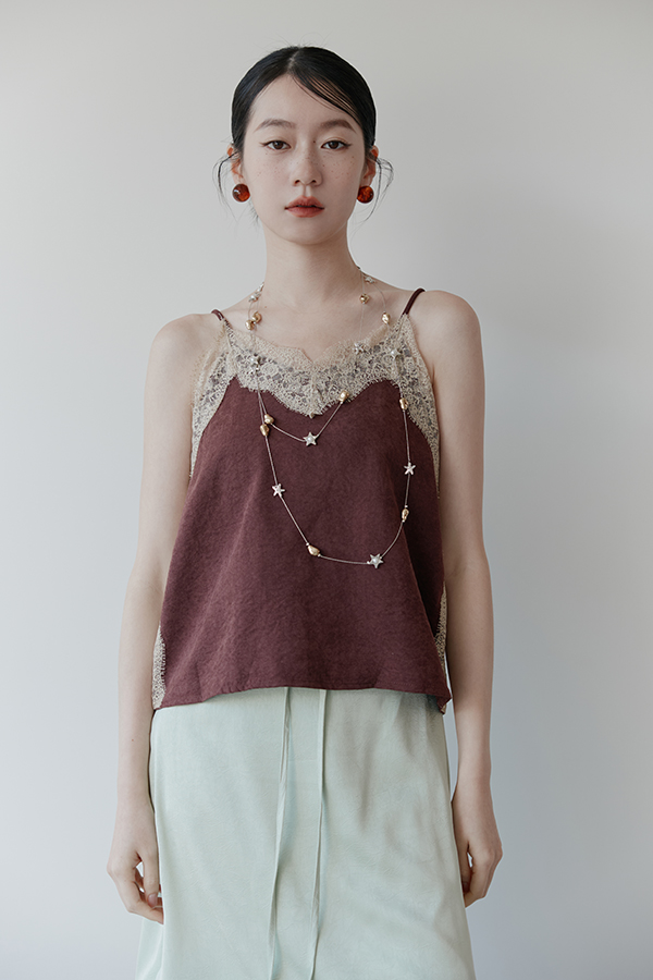 MOSDRESS 蕾絲滾邊細肩背心 日常搭配造型