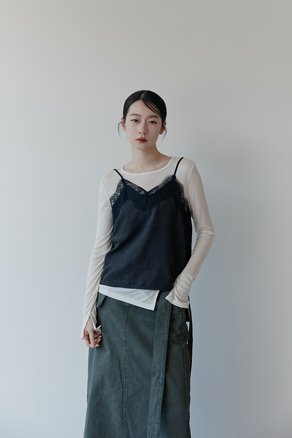 MOSDRESS 蕾絲滾邊細肩背心 商品平拍全貌