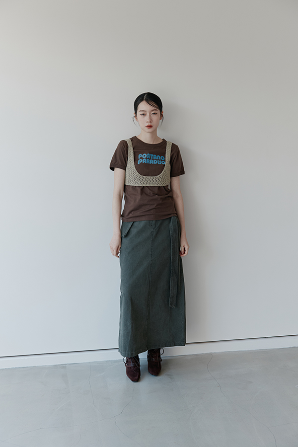 MOSDRESS 鏤空針織短版背心 背面穿著展示