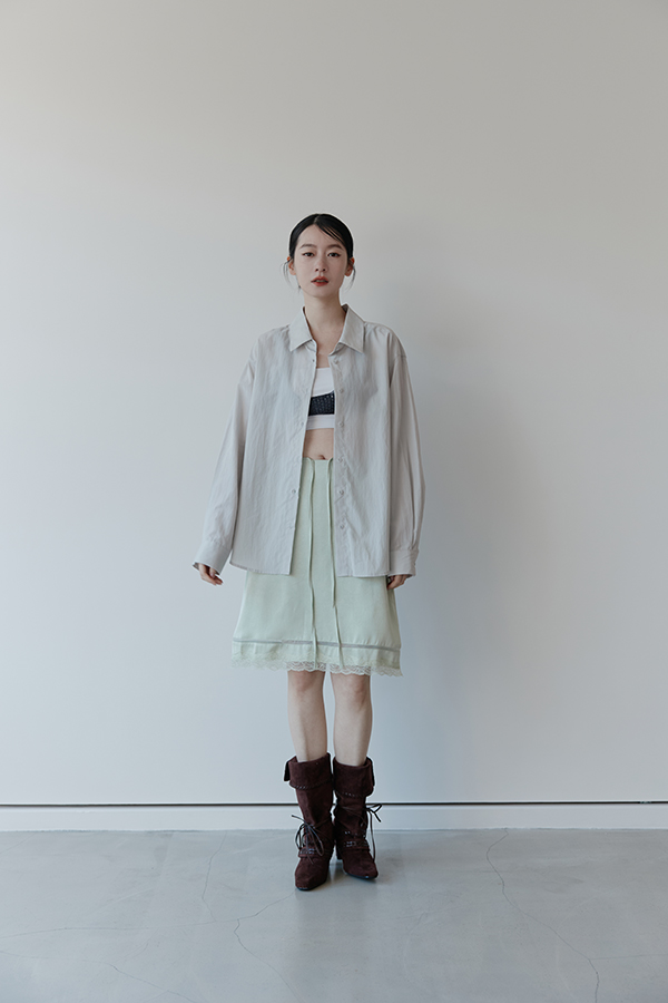 MOSDRESS 鏤空針織短版背心 穿著細節展示