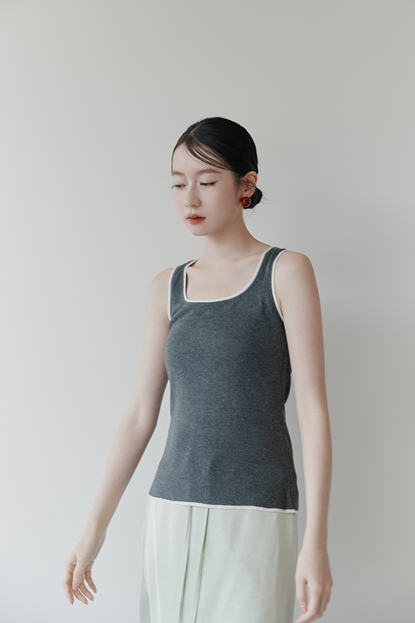 MOSDRESS 撞色滾邊針織背心 穿著細節展示