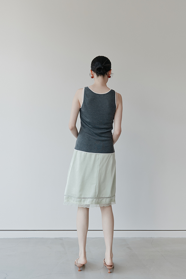MOSDRESS 撞色滾邊針織背心 商品平拍全貌