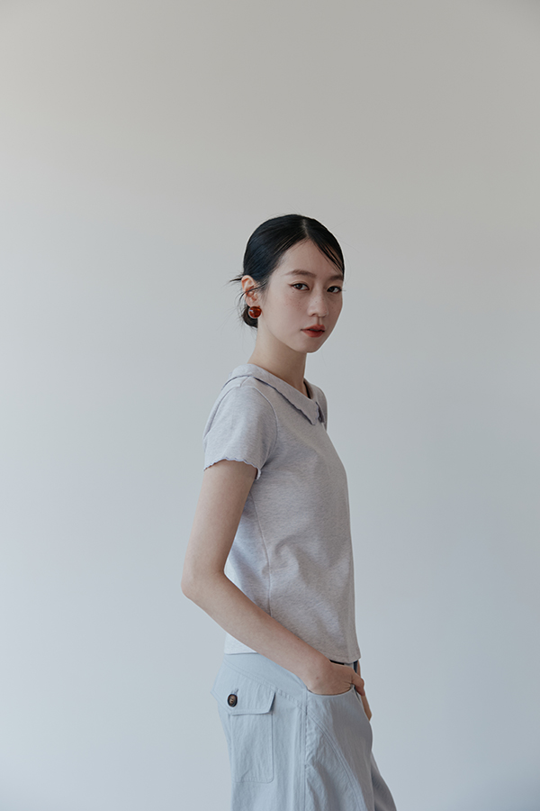 MOSDRESS 花邊領短袖上衣 側身穿著輪廓