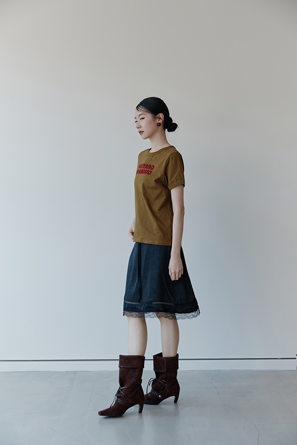 MOSDRESS 字母印花短袖上衣 穿著細節展示