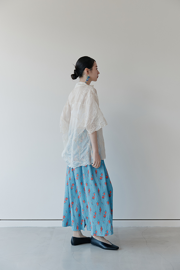 MOSDRESS 刺繡花朵短袖襯衫 背面穿著展示