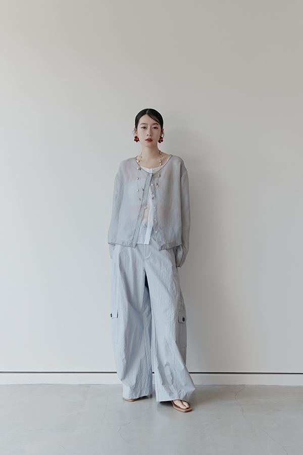 MOSDRESS 排釦輕薄罩衫 穿著細節展示