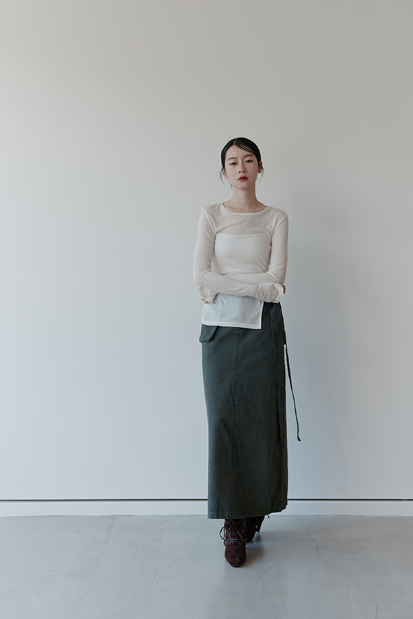 MOSDRESS 側開衩坑條上衣 背面穿著展示