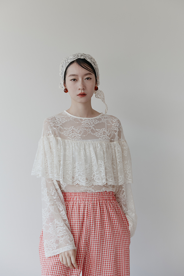 MOSDRESS 披肩感蕾絲上衣 版型近拍細節