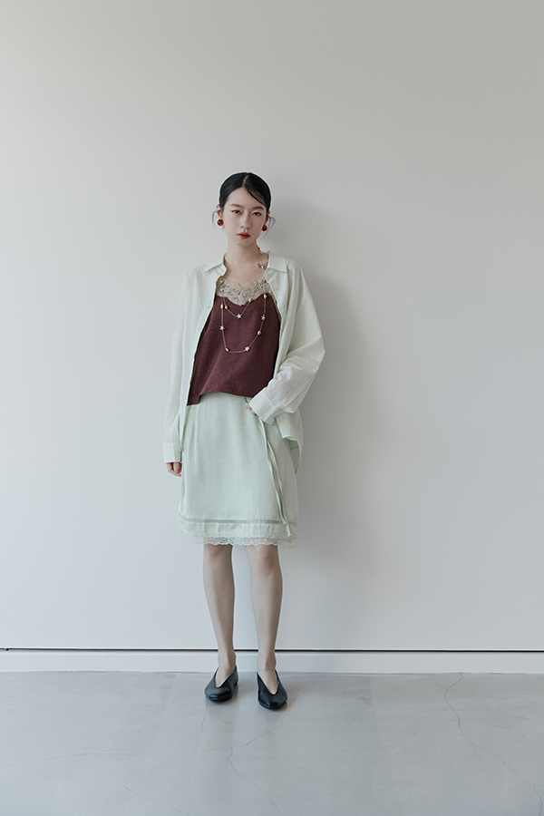 MOSDRESS 蕾絲滾邊緞面半身裙 整體實穿造型