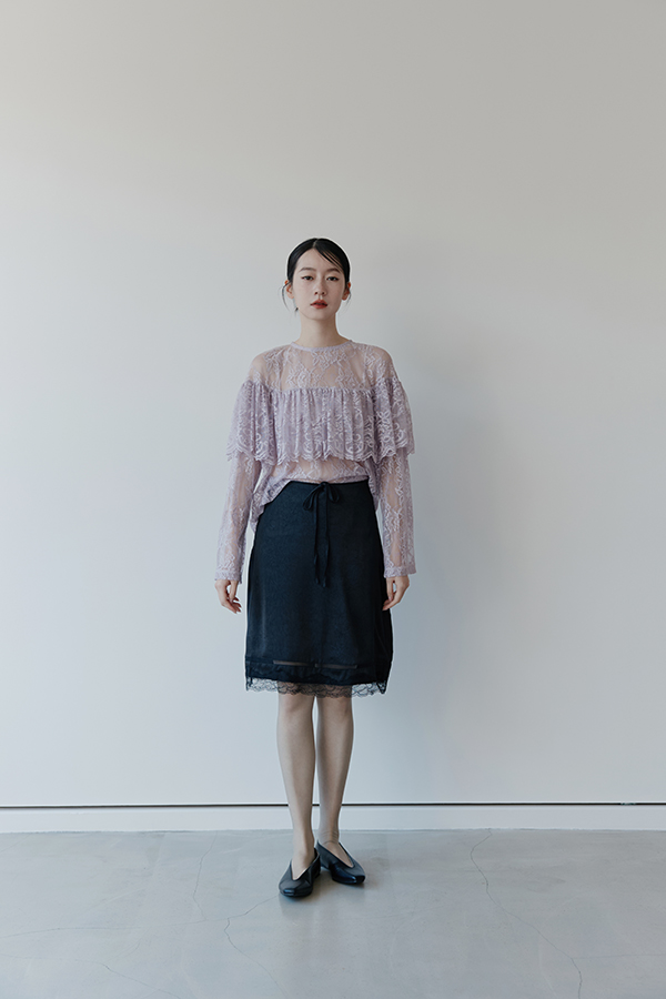 MOSDRESS 蕾絲滾邊緞面半身裙 不同搭配輪廓