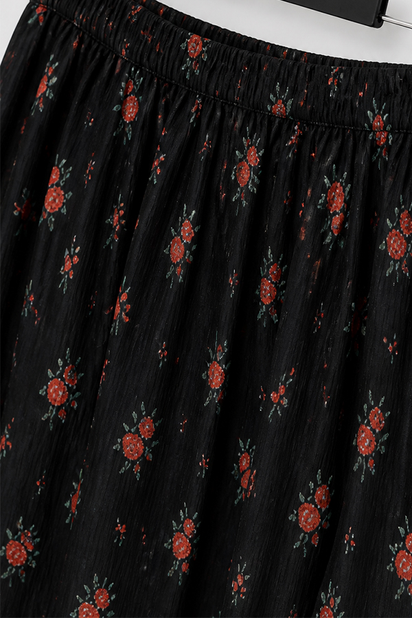 MOSDRESS 小紅花皺感紋理半身裙 商品剪裁與質感