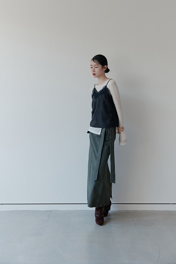 MOSDRESS 水洗牛仔綁帶 A 字裙 穿著細節展示