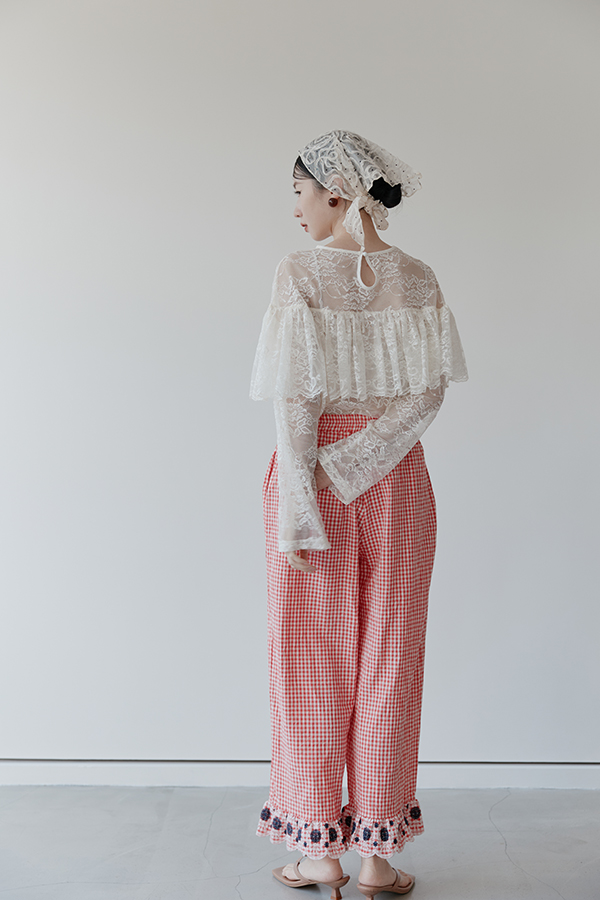 MOSDRESS 小花刺繡格紋寬褲 背面穿著展示