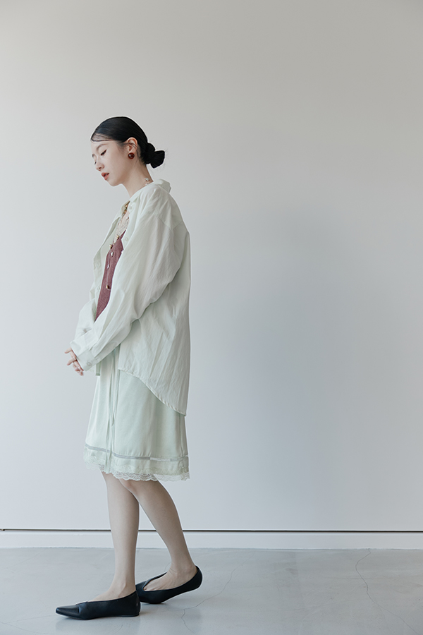 MOSDRESS 純色透膚絲襪 側身搭配輪廓