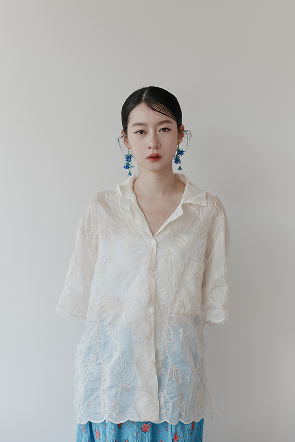 MOSDRESS 藍花串珠垂墜耳針 串珠耳飾側面細節