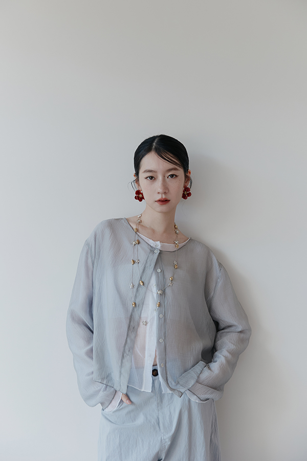 MOSDRESS 復古大紅花耳針 造型耳針近拍