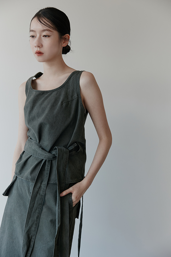 MOSDRESS 水洗感牛仔綁帶背心牛仔長裙包套 牛仔長裙日系層次穿搭
