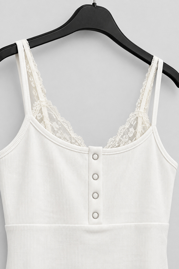 MOSDRESS 蕾絲排釦細肩Bra top 3色 設計細節展示