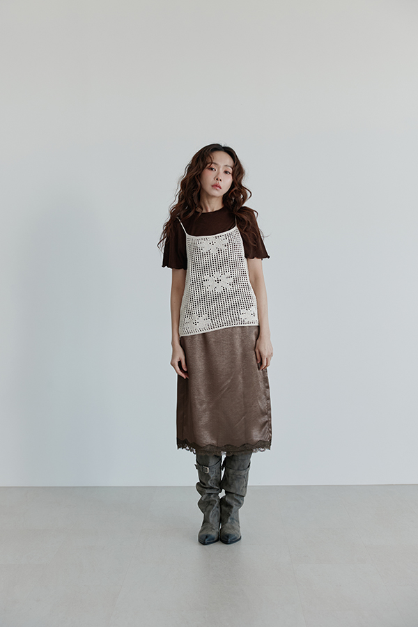 MOSDRESS 花朵鏤空針織細肩背心 正面版型展示